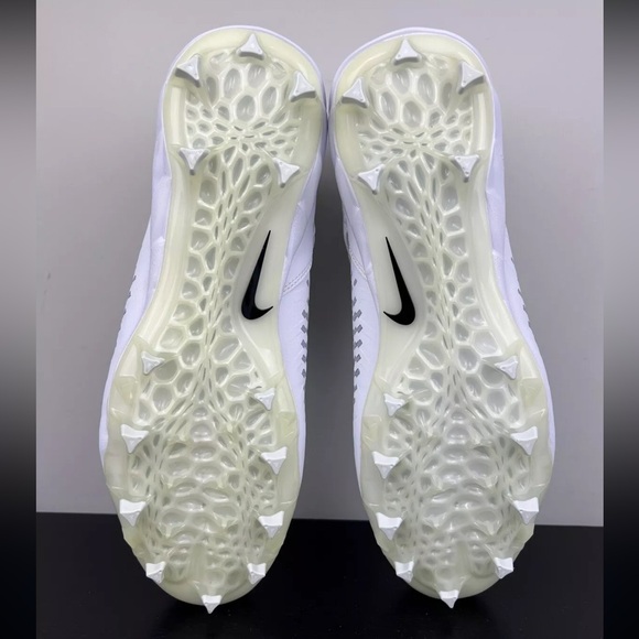 Athletic_Shoes